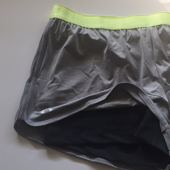Under Armour 2 in 1 shorty short size extra large - Picture 4 of 8